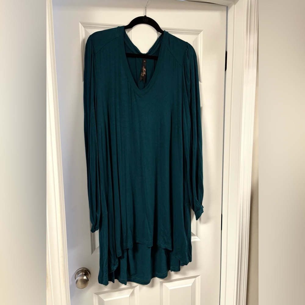 Melissa McCarthy Seven7 v-neck